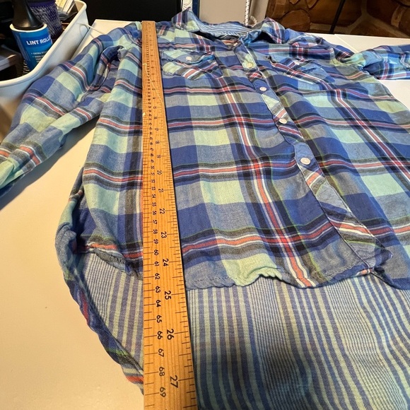 Rails Kendra blue plaid shirt with contrasting striped lining. Medium size. - Picture 7 of 8